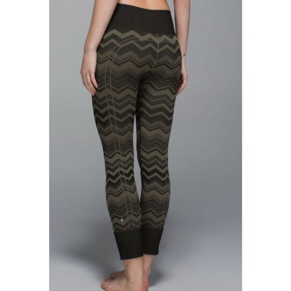 Lululemon High-Rise Ebb To Street legging tight Green Chevron size 6 - Picture 9 of 9